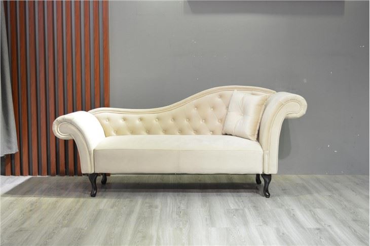 White Velvet Tufted Chaise 2